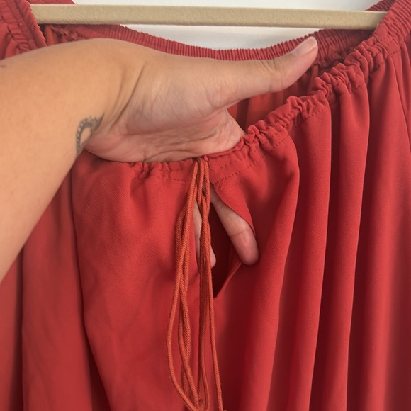 4/20$ Witchy off shoulder keyhole neckline with tie dress Size L w bishop sleeve - Picture 2 of 3